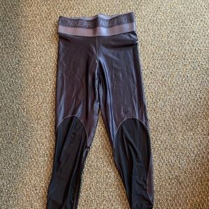 New Nike Pro Tight Fit Leggings size small